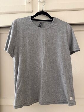 BNWT Vuori Feather Tee in Heather Grey XS VW1015